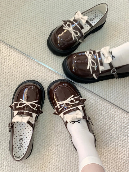 Niedriger Absatz mit braunem PU-Lammherz, benommener Schnalle und Schleifendetails, Schuhe JK Cute
