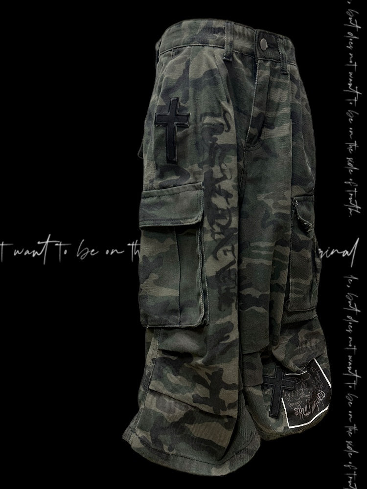 Pockets Camourflage Cross and Skeleton Appliques Cargo Shorts