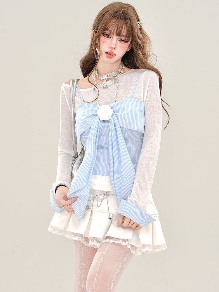 Ensemble haut blanc semi-transparent avec haut camisole à rayures bleues et nœud