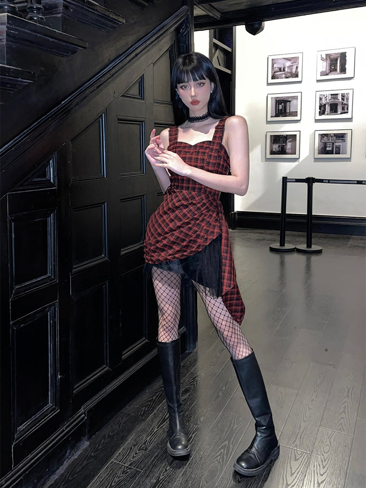 Robe moulante sans manches à ourlet asymétrique à carreaux rouges et noirs