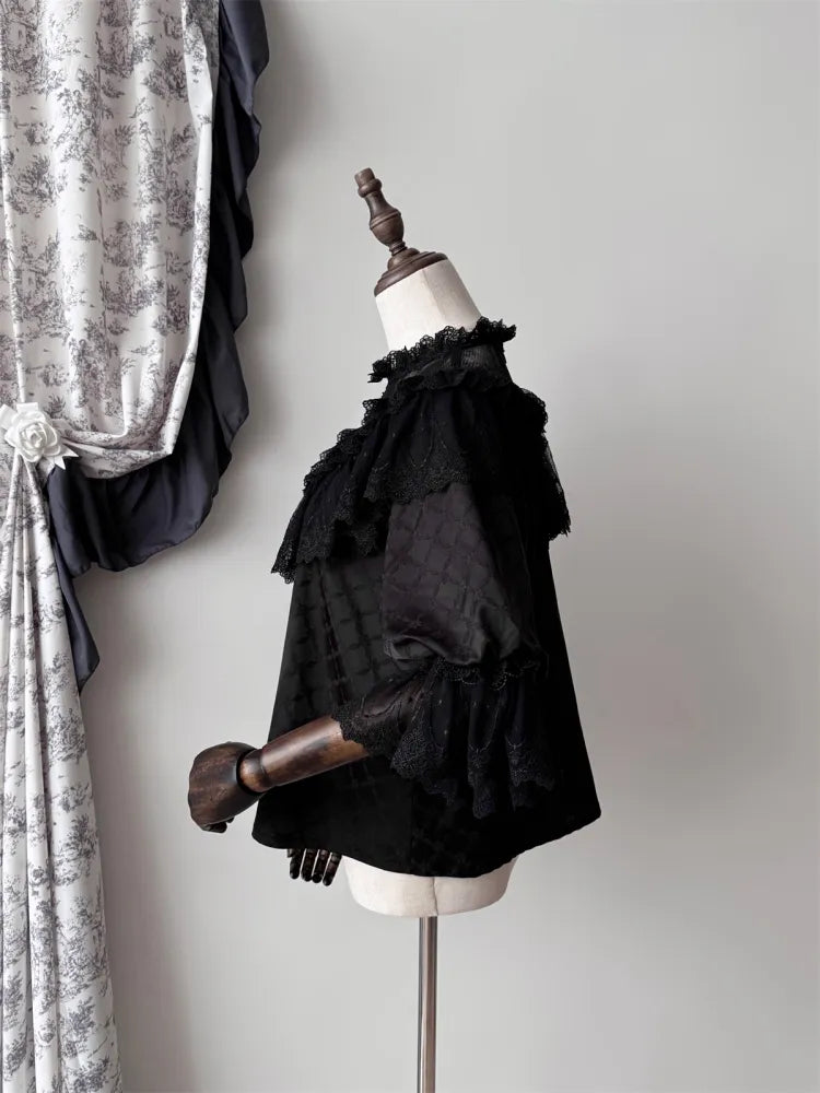 Komplett schwarzes Aristocrat Gothic Edward Neck / V-Ausschnitt Top