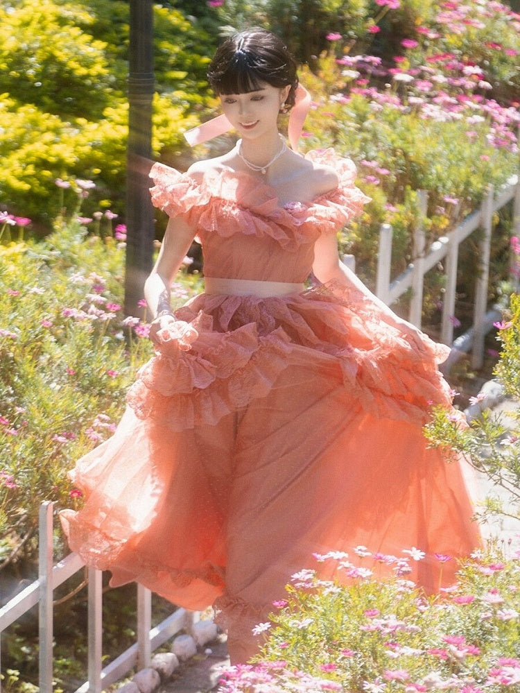 Robe vintage rouge vin/rose à volants en dentelle et décolleté à épaules dénudées