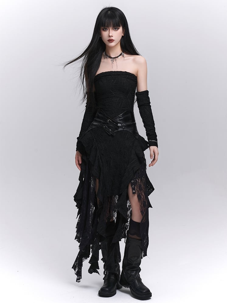 Asymmetrisches trägerloses Kleid mit schwarzen, frei fallenden Rüschen