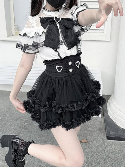 Ärmelbluse, Illusionsausschnitt, weißer kurzer Kontrast, schwarze Spitze mit Jirai Kei-Besatz