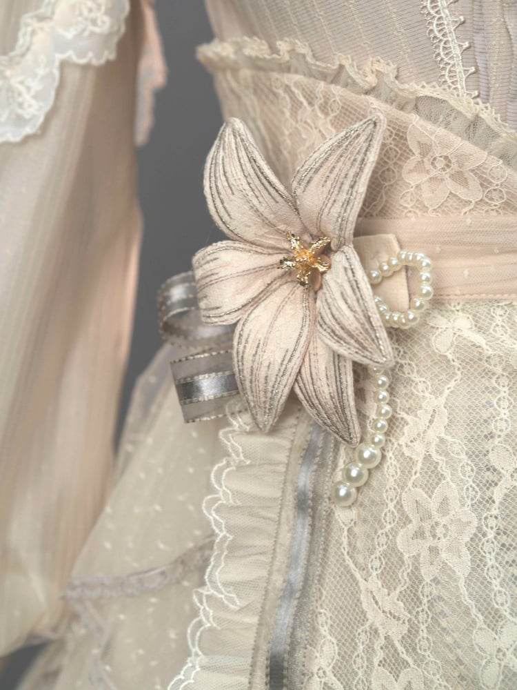 ブルー/パープル/グレーのビーズディテールのユリのブローチ