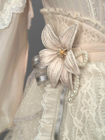 ブルー/パープル/グレーのビーズディテールのユリのブローチ