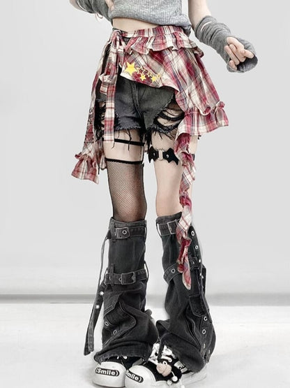 Design Distressed Bittersweet Y2K Rote Löcher + Bein-Accessoire-Stulpen Schwarze karierte Shorts