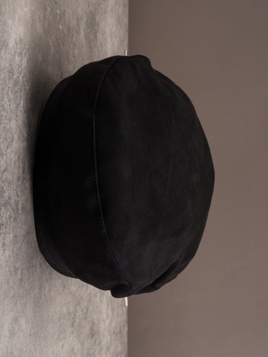 Gothic Baskenmütze mit Nieten in Schwarz