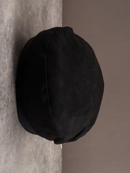 Gothic Baskenmütze mit Nieten in Schwarz