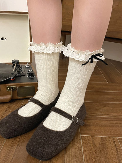 Chaussettes mollet à nœud et bordure en dentelle rouge