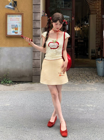 T-Shirt Lettuce Red Light Yellow Scoop Neckline Apple Applique Hem