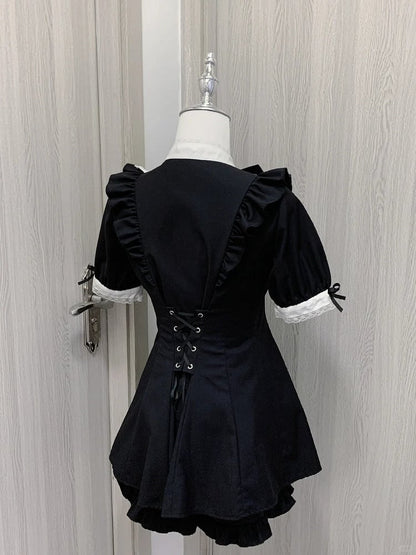 Kurzes großes Jirai Kei-Kleid in Schwarz mit abnehmbaren Ärmeln, Minikleid mit Jabot-Kragen und Schleife + Shorts