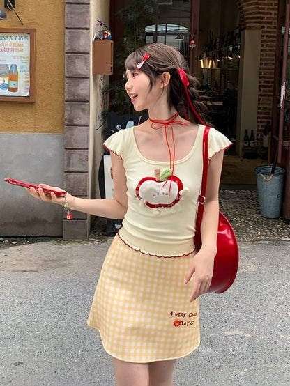 T-Shirt Lettuce Red Light Yellow Scoop Neckline Apple Applique Hem