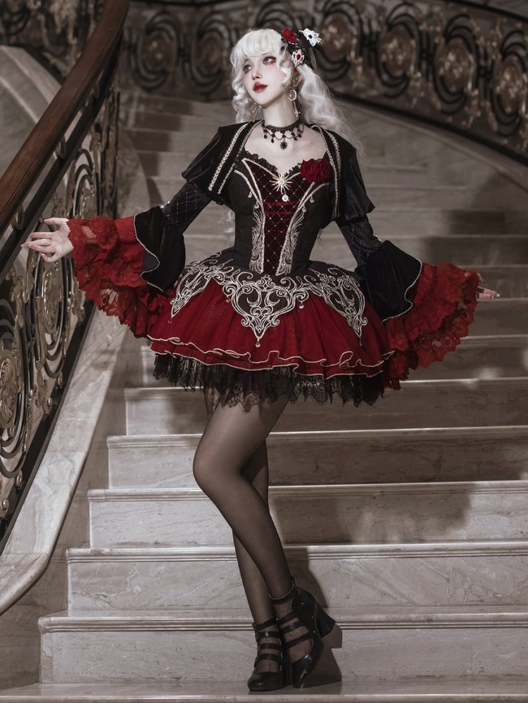 Lolita JSK à fines bretelles gothiques vampire noires et rouges + boléro à manches longues en cloche