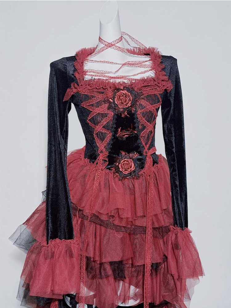 Haut gothique à col carré en dentelle noire et rouge avec rosace