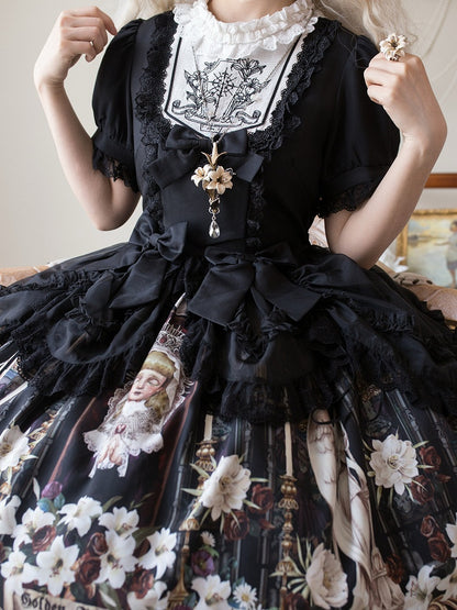Robe noire à manches courtes style gothique lolita à imprimé poupée Lily et Puppet
