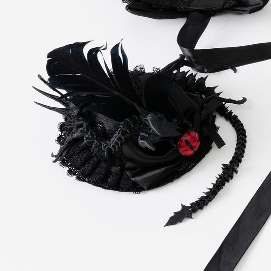 Gothic-Hut mit Federn, Mini-Augapfel, Lolita und Schwarz