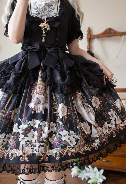 Robe noire à manches courtes style gothique lolita à imprimé poupée Lily et Puppet
