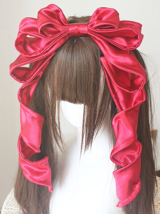 Grand nœud surdimensionné en satin rouge décoré KC