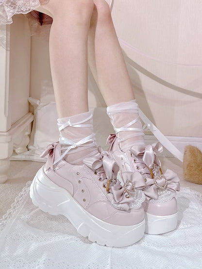 Schnürschuhe im Jirai Design Kei – Plateauschuhe mit Schleife und Herzdetails und Strassperlen im Pink-Stil