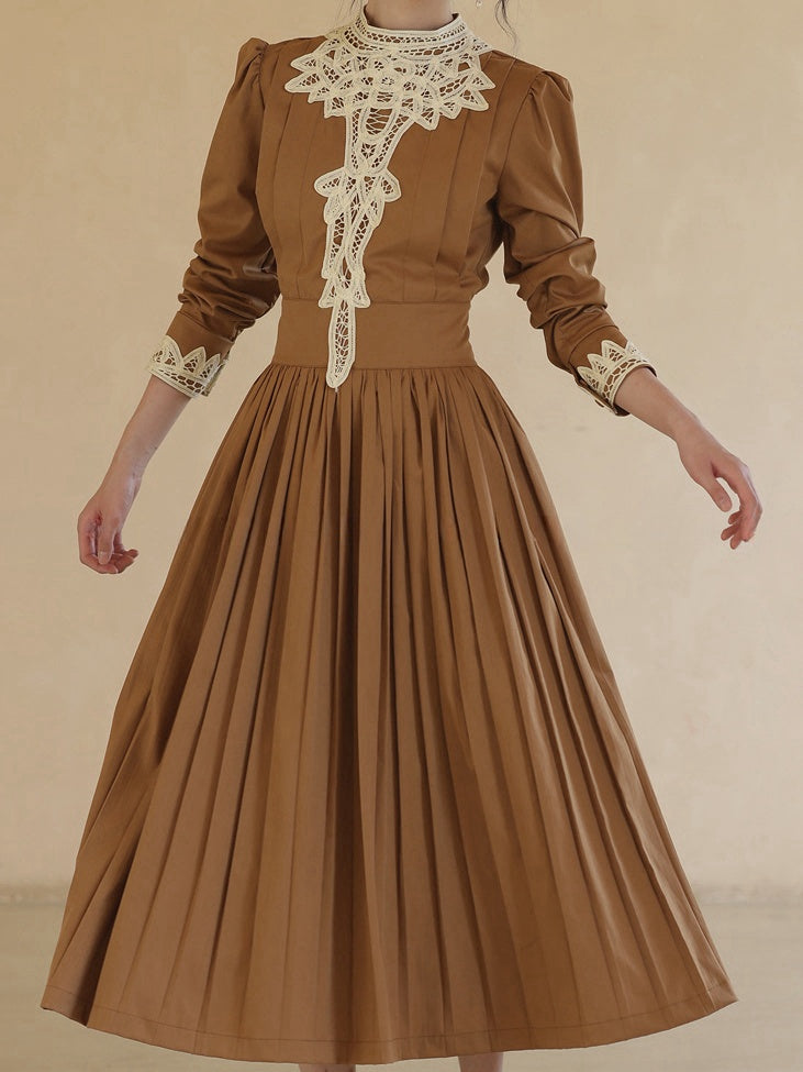 Robe marron vintage à col à bandes et manches longues bouffantes