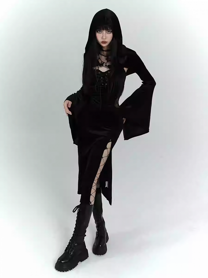 Robe nuisette gothique en velours noir avec fente latérale et haut à capuche à manches cloche