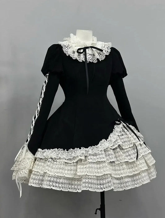 Robe Lolita à manches longues et col à volants noir et blanc