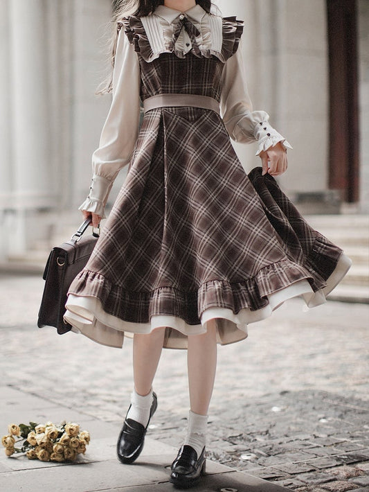 Braunes Kleid mit falschen langen Gürtelärmeln und zweiteiliger karierter Taille