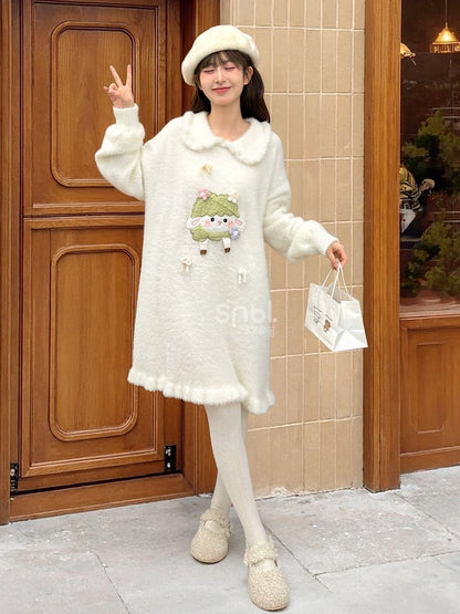 Robe en tricot blanche à col Claudine et appliques d'agneau