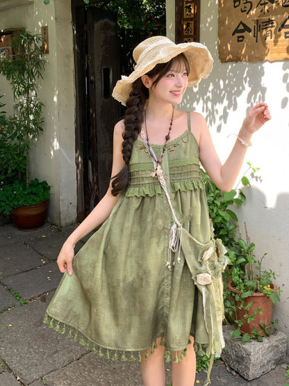 Mori Kei Cami Kleid Verzierter Ausschnitt Grüne Quaste Saum Knöpfe