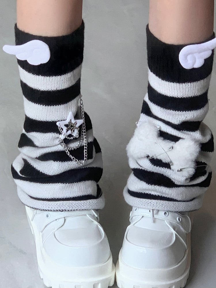 Jambières à rayures bleues et noires avec motif d'ailes et peluche en forme d'os