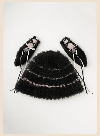 Bonnet en peluche noir et rose avec oreilles de lapin détachables