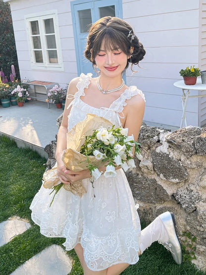 ノースリーブドレス、スイートホワイトフリルスクエアネックラインバタフライ