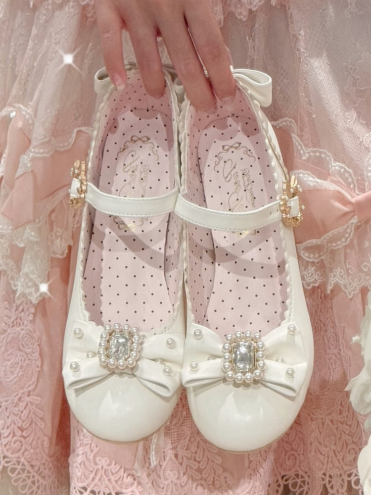 Runde Lolita-Schuhe mit Mary-Toe-Dekor und Strasssteinen in Weiß und mit Perlen verziert