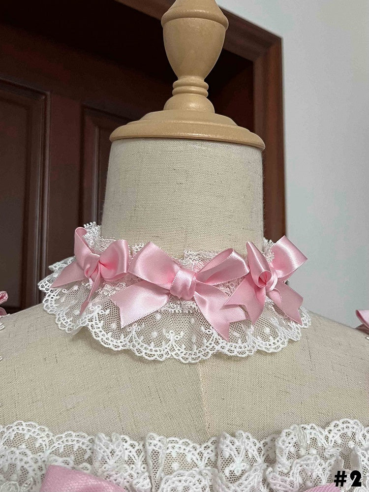 Rosa Choker mit weißen Schleifen