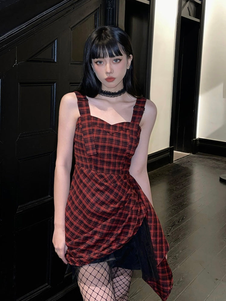 Robe moulante sans manches à ourlet asymétrique à carreaux rouges et noirs