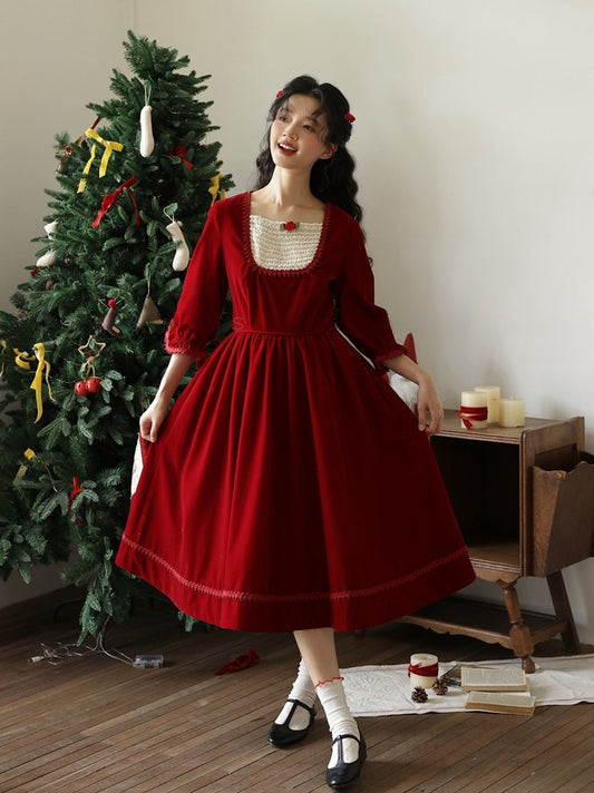 Robe rouge vin vintage à encolure carrée