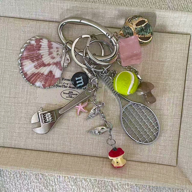 Porte-clés coquillage de tennis multi-éléments Y2K