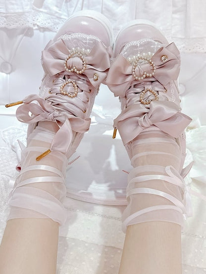 Schnürschuhe im Jirai Design Kei – Plateauschuhe mit Schleife und Herzdetails und Strassperlen im Pink-Stil