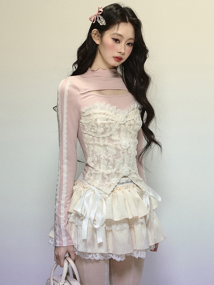 Haut patchwork en dentelle rose avec détails découpés et ornements floraux