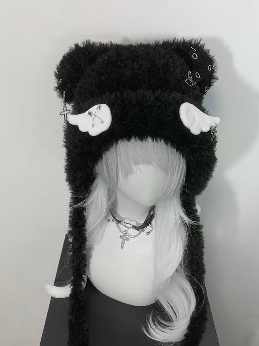 Chapeau en peluche avec oreilles de chat et croix noire et blanche