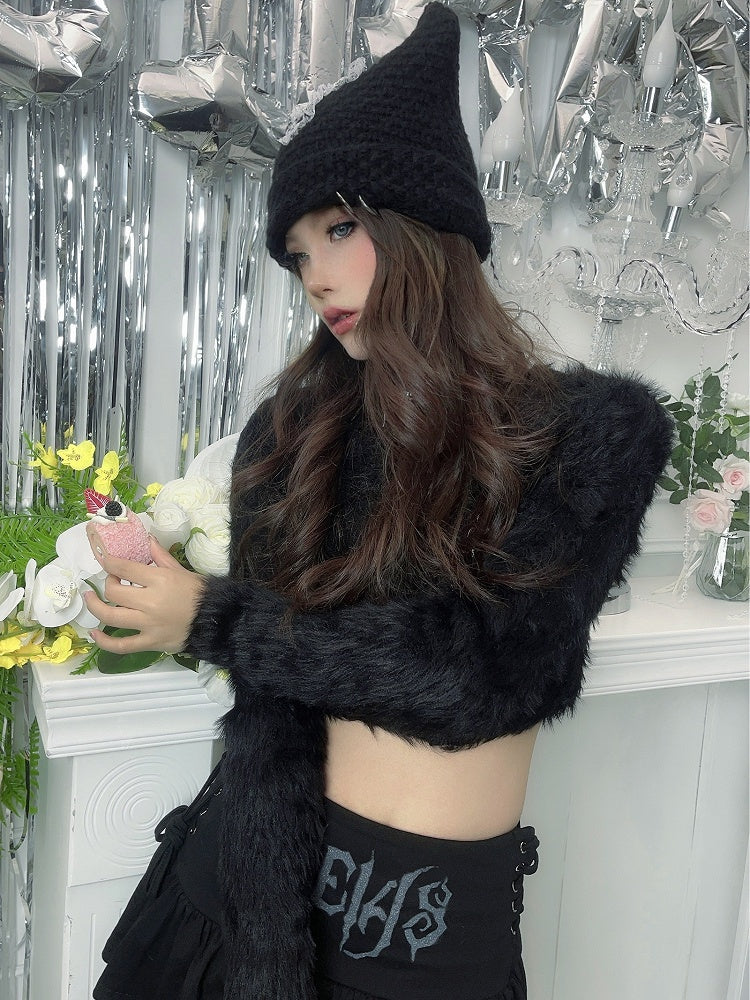 Bonnet en tricot punk avec oreilles de chat noires et patch croisé