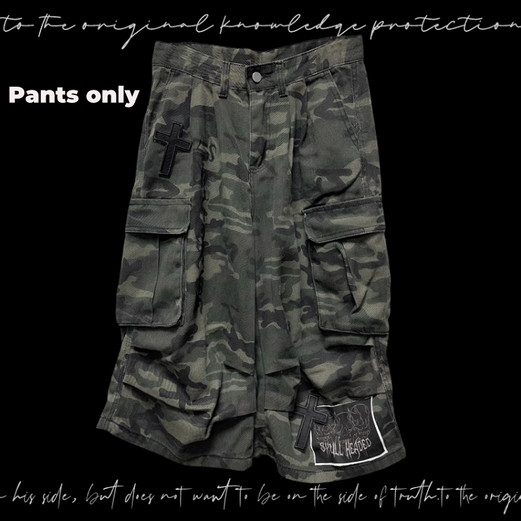 Pockets Camourflage Cross and Skeleton Appliques Cargo Shorts