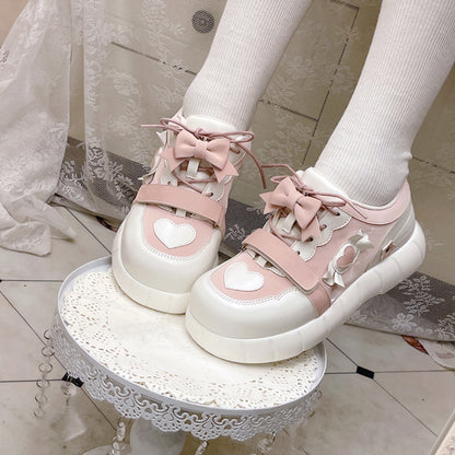 Rosa Sneakers und Akzente weiße Schleife