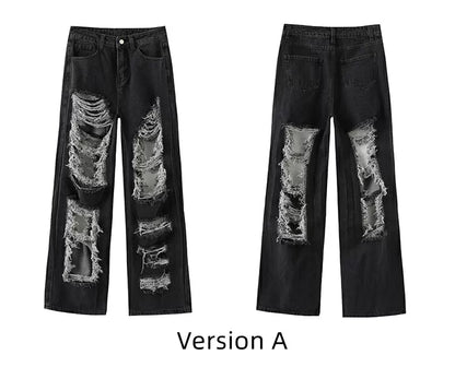 Distressed Jeans mit Fransen und schwarzen Löchern