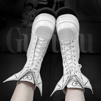 Weiße Schnürstiefel im Goth-Fledermaus-Plateau-Design mit Flügeln