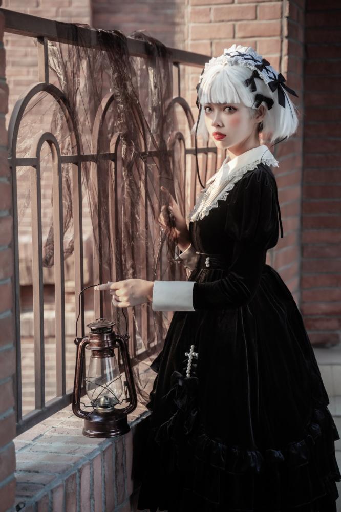 Black and White Elegant Juliette Sleeves Nun Lolita Dress