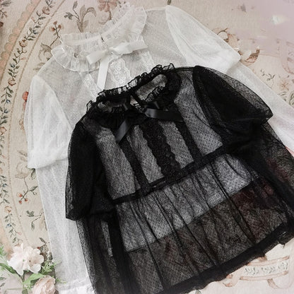 Schwarze transparente Bluse mit Rüschenausschnitt und Juliette-Ärmeln